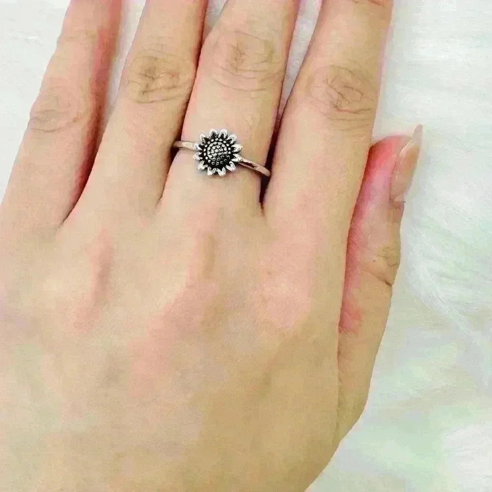 Vintage Sunflower Design Ring Silver Plated size 6